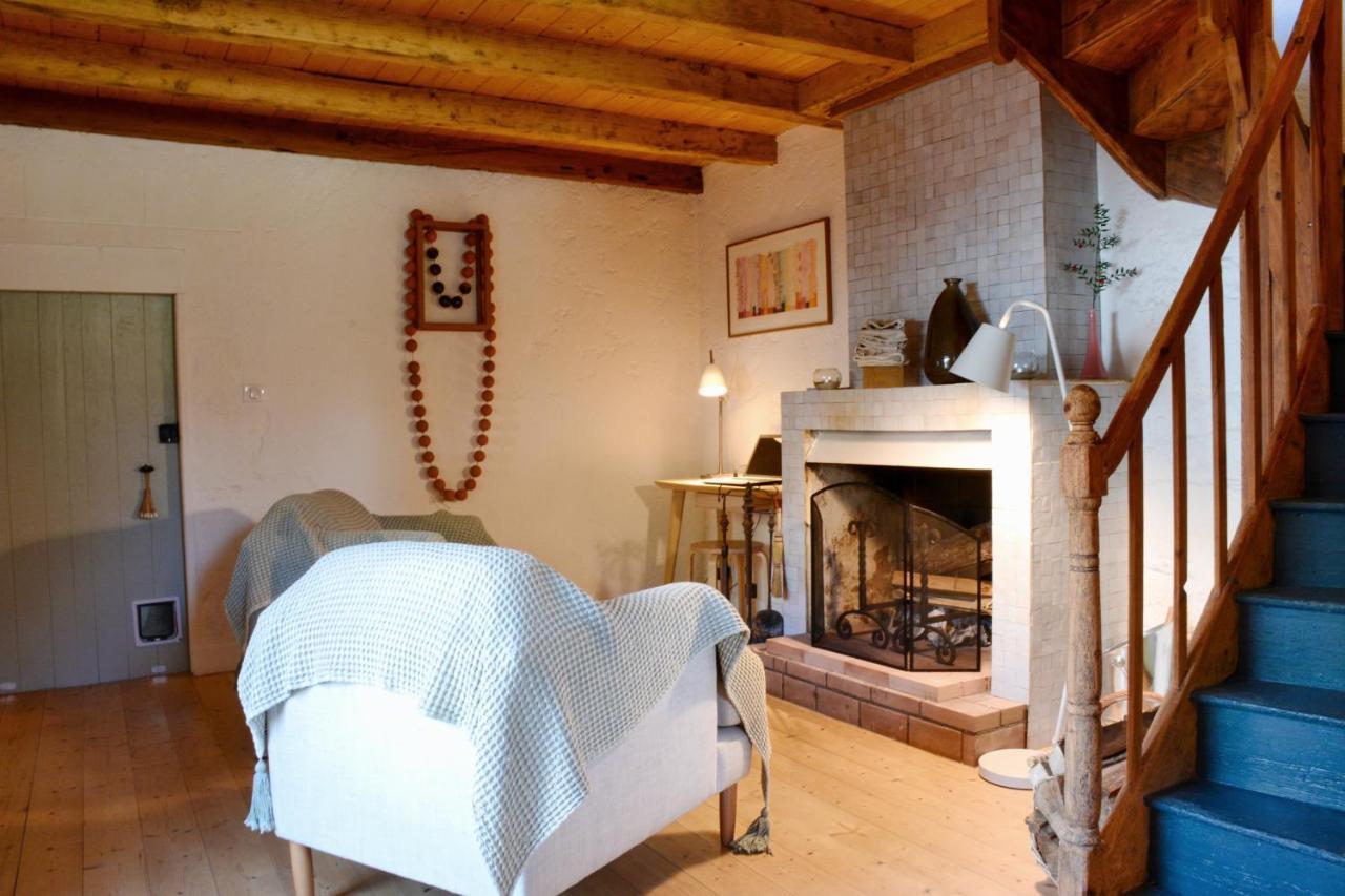 Gite Du Presbytere Port D'Envaux, Ravissante Maison De Charme Bagian luar foto
