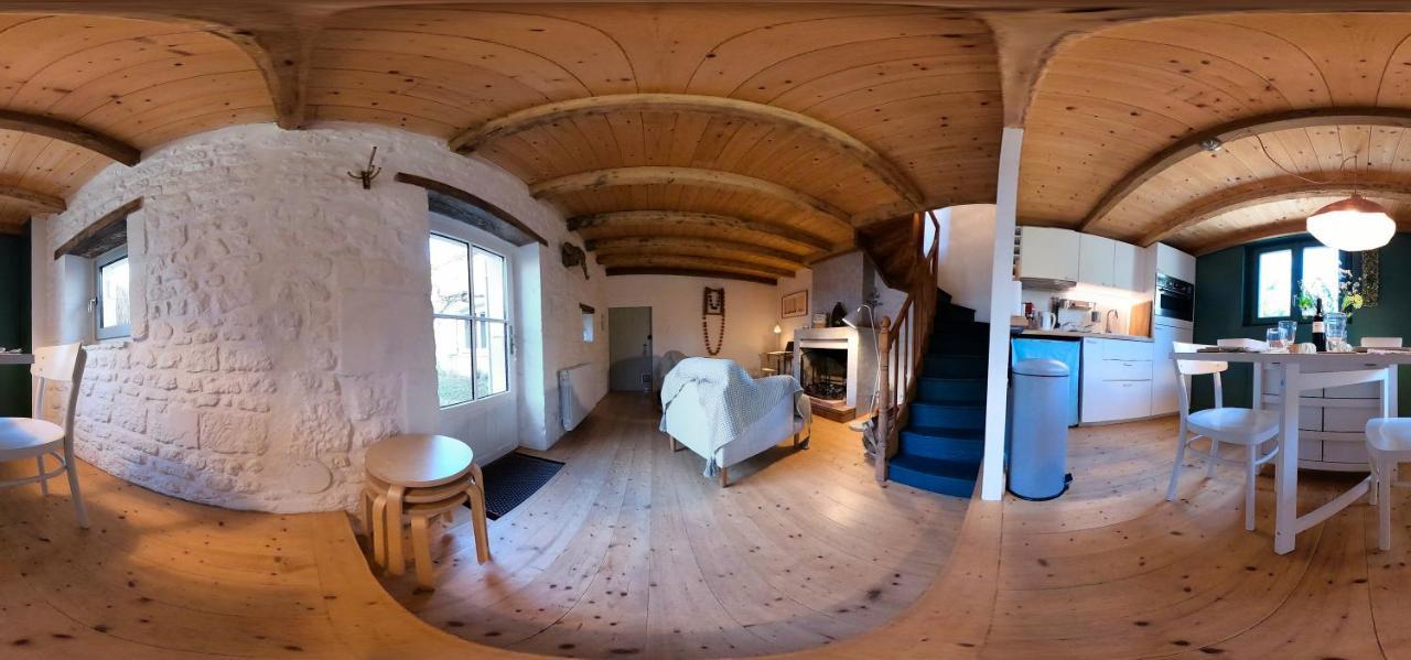 Gite Du Presbytere Port D'Envaux, Ravissante Maison De Charme Bagian luar foto