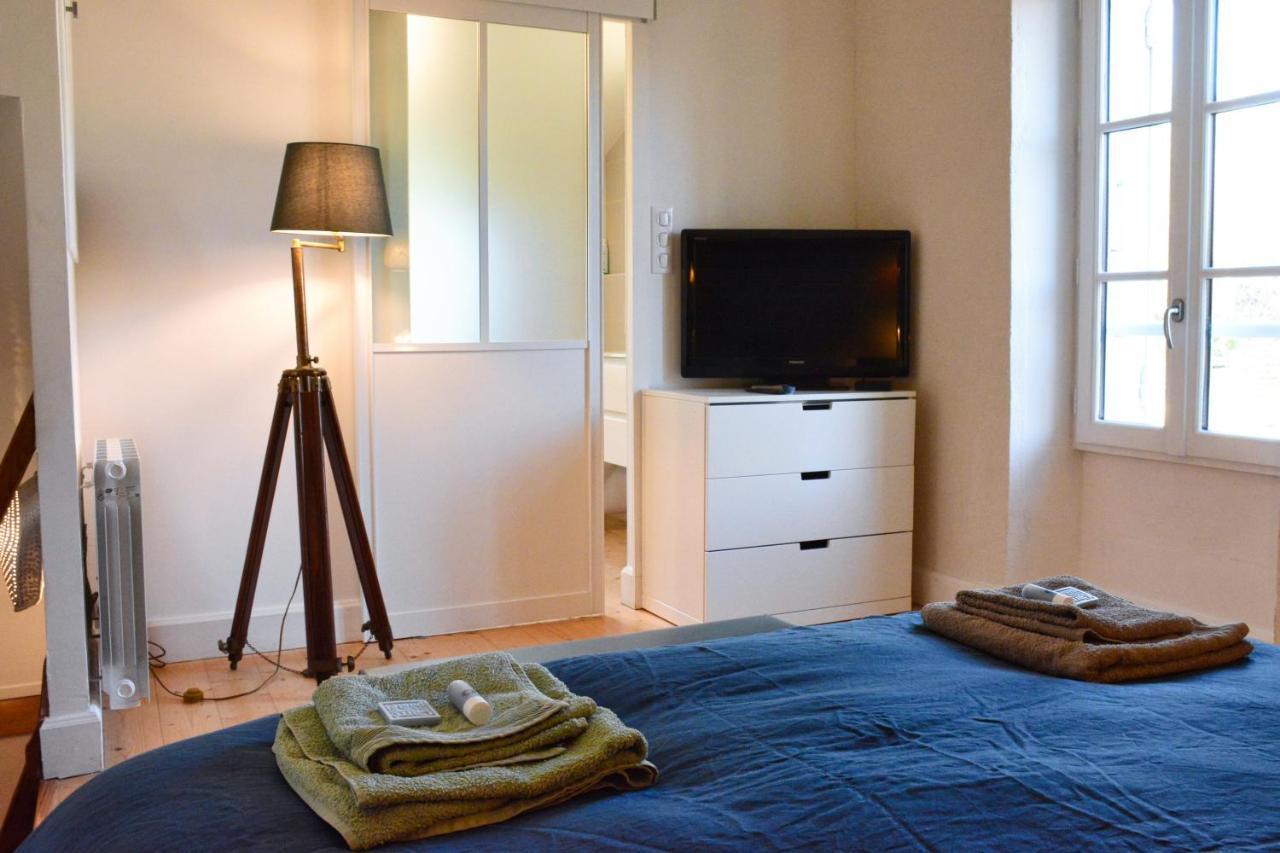 Gite Du Presbytere Port D'Envaux, Ravissante Maison De Charme Bagian luar foto