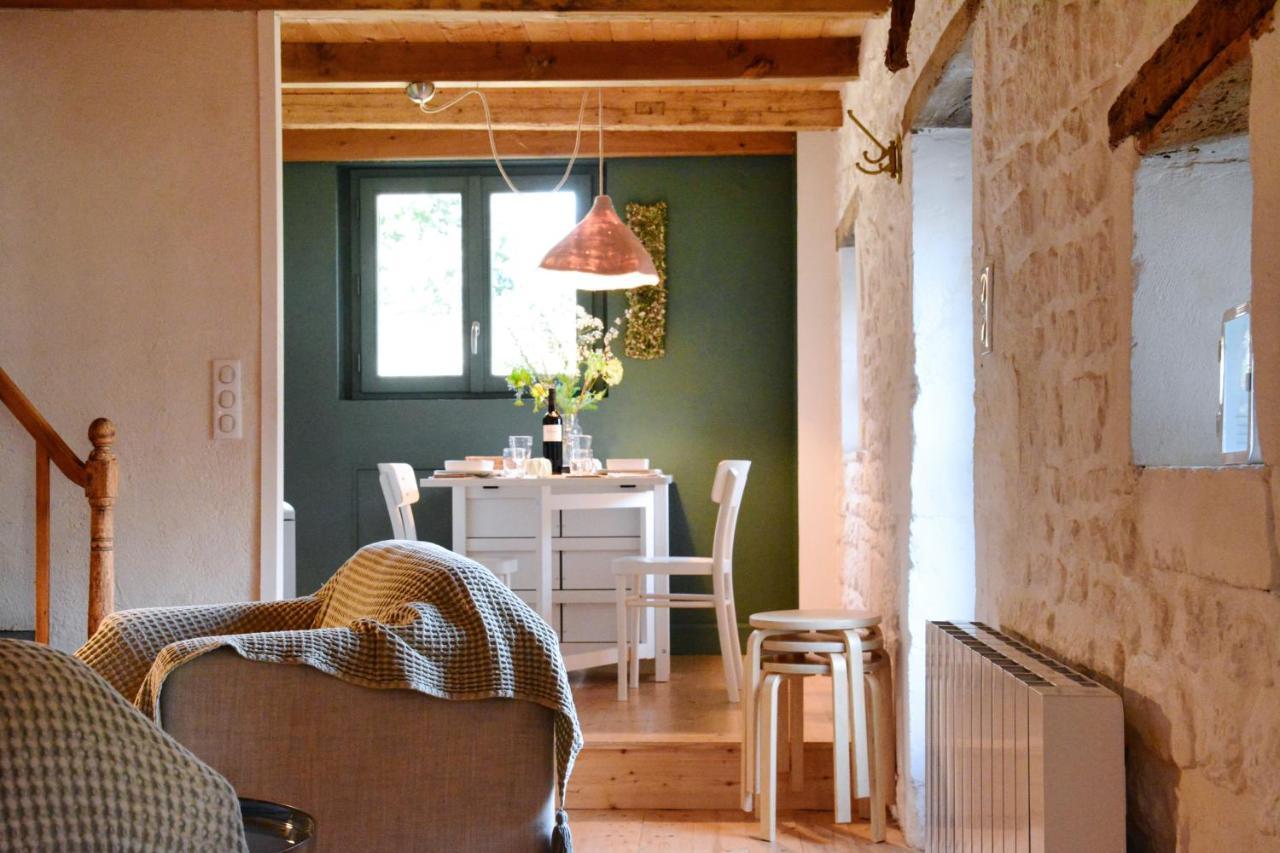 Gite Du Presbytere Port D'Envaux, Ravissante Maison De Charme Bagian luar foto