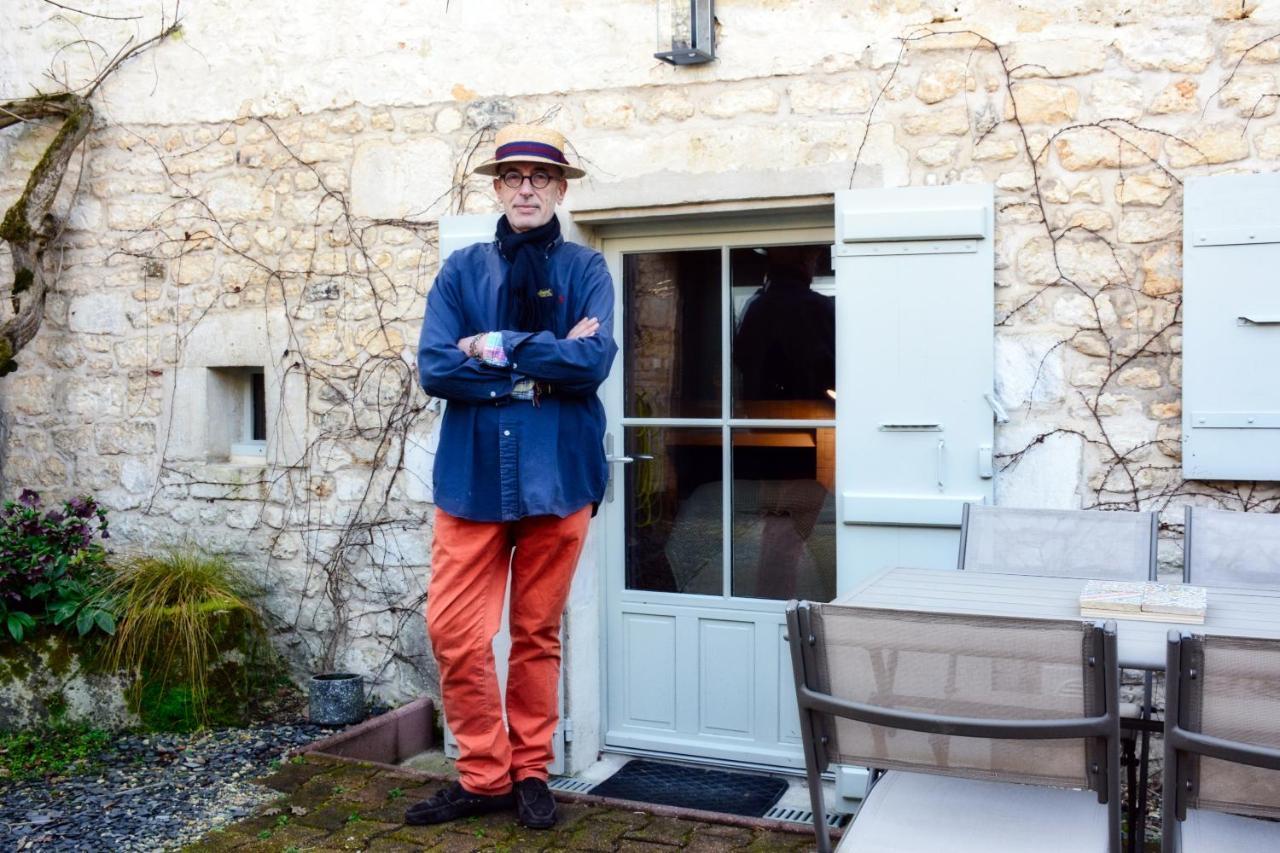 Gite Du Presbytere Port D'Envaux, Ravissante Maison De Charme Bagian luar foto