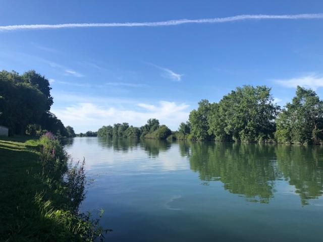 Gite Du Presbytere Port D'Envaux, Ravissante Maison De Charme Bagian luar foto