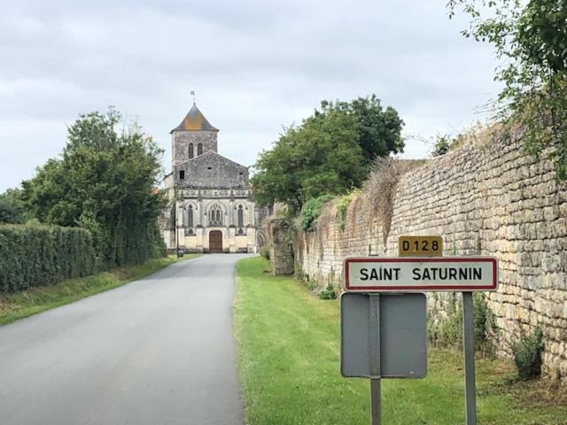Gite Du Presbytere Port D'Envaux, Ravissante Maison De Charme Bagian luar foto