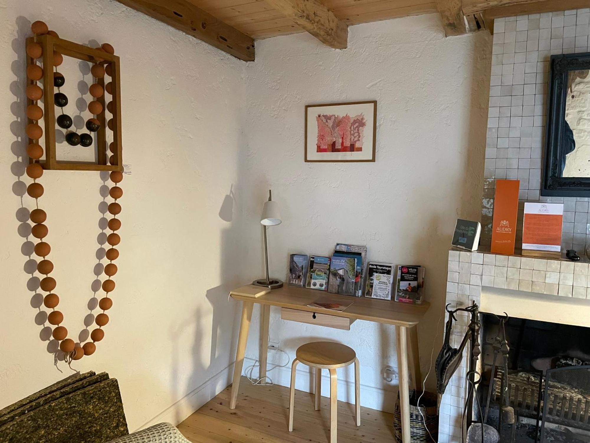 Gite Du Presbytere Port D'Envaux, Ravissante Maison De Charme Bagian luar foto