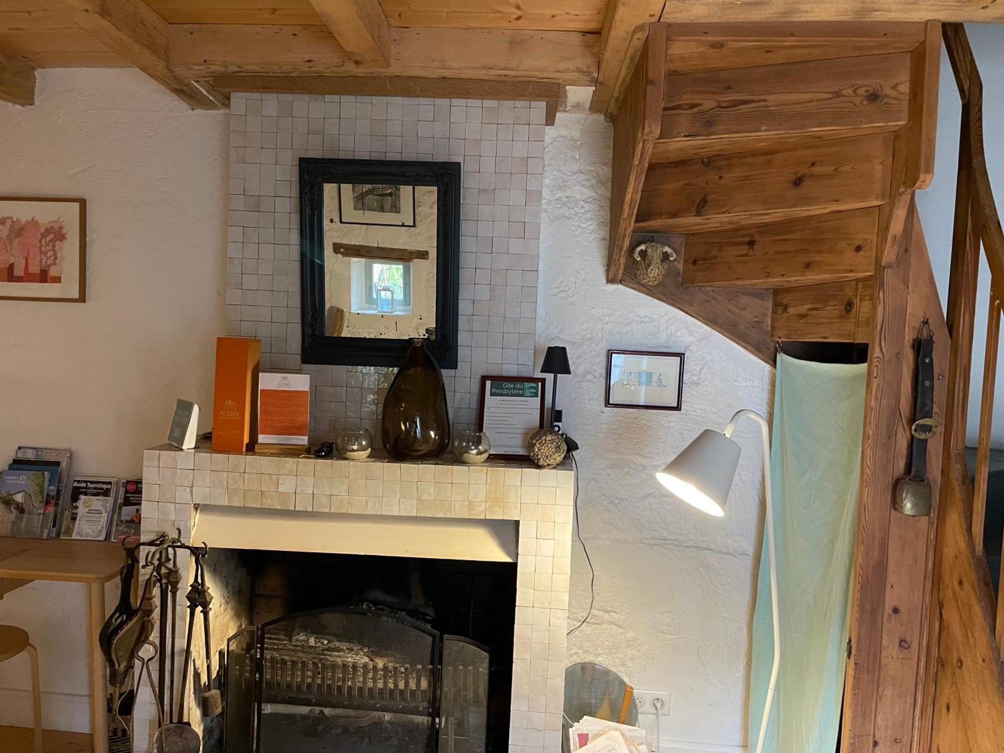Gite Du Presbytere Port D'Envaux, Ravissante Maison De Charme Bagian luar foto